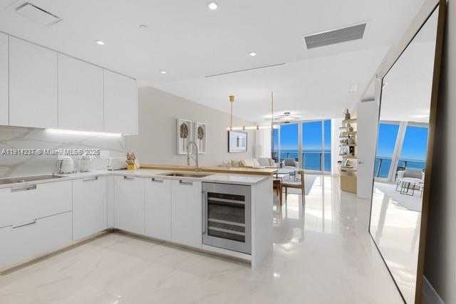 Small Image of 15701 COLLINS AVE #3203, Sunny Isles Beach Number 3