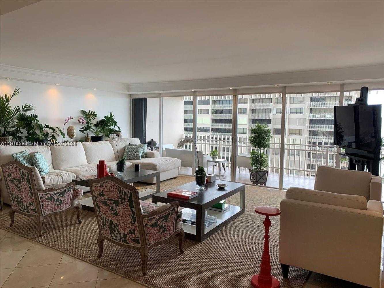 Small Image of 2 GROVE ISLE DR #B1507, Miami Number 3