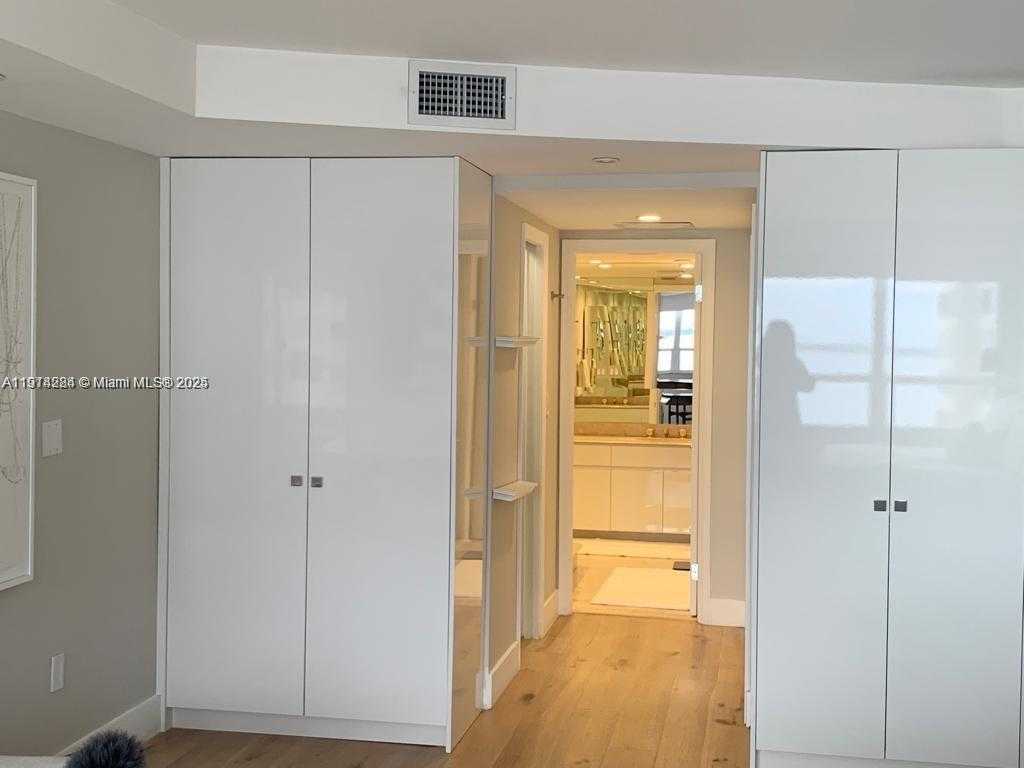 Small Image of 2 GROVE ISLE DR #B1507, Miami Number 9