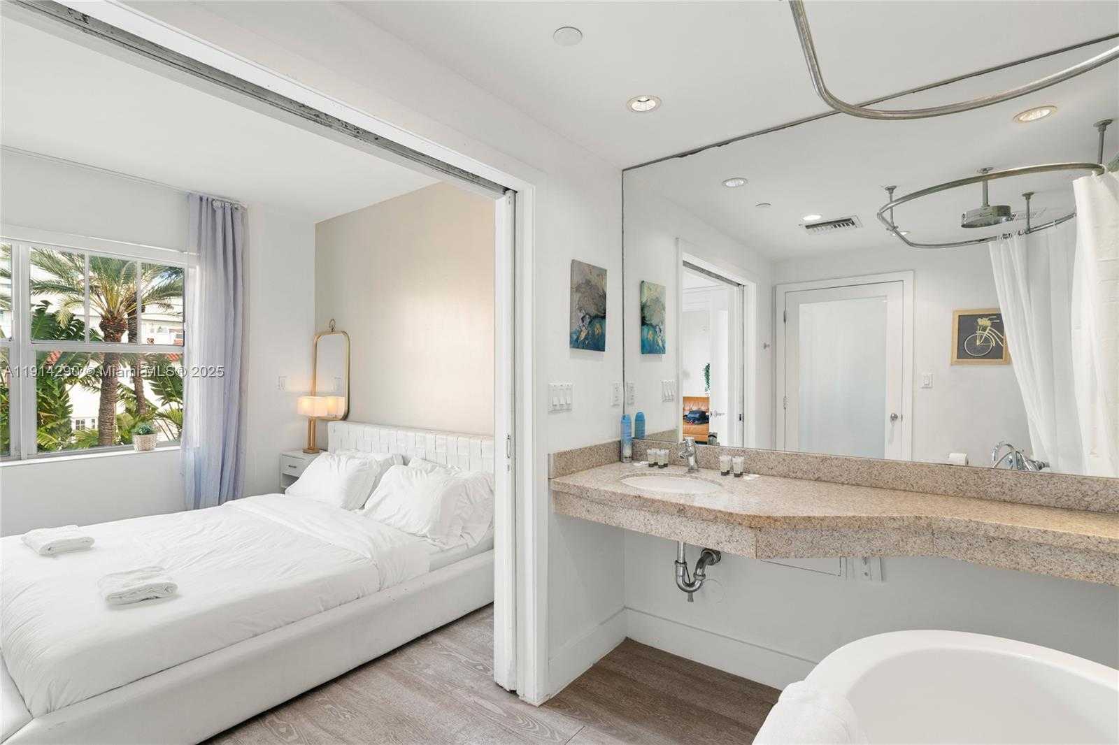 Small Image of 1060 OCEAN DR #D307, Miami Beach Number 10