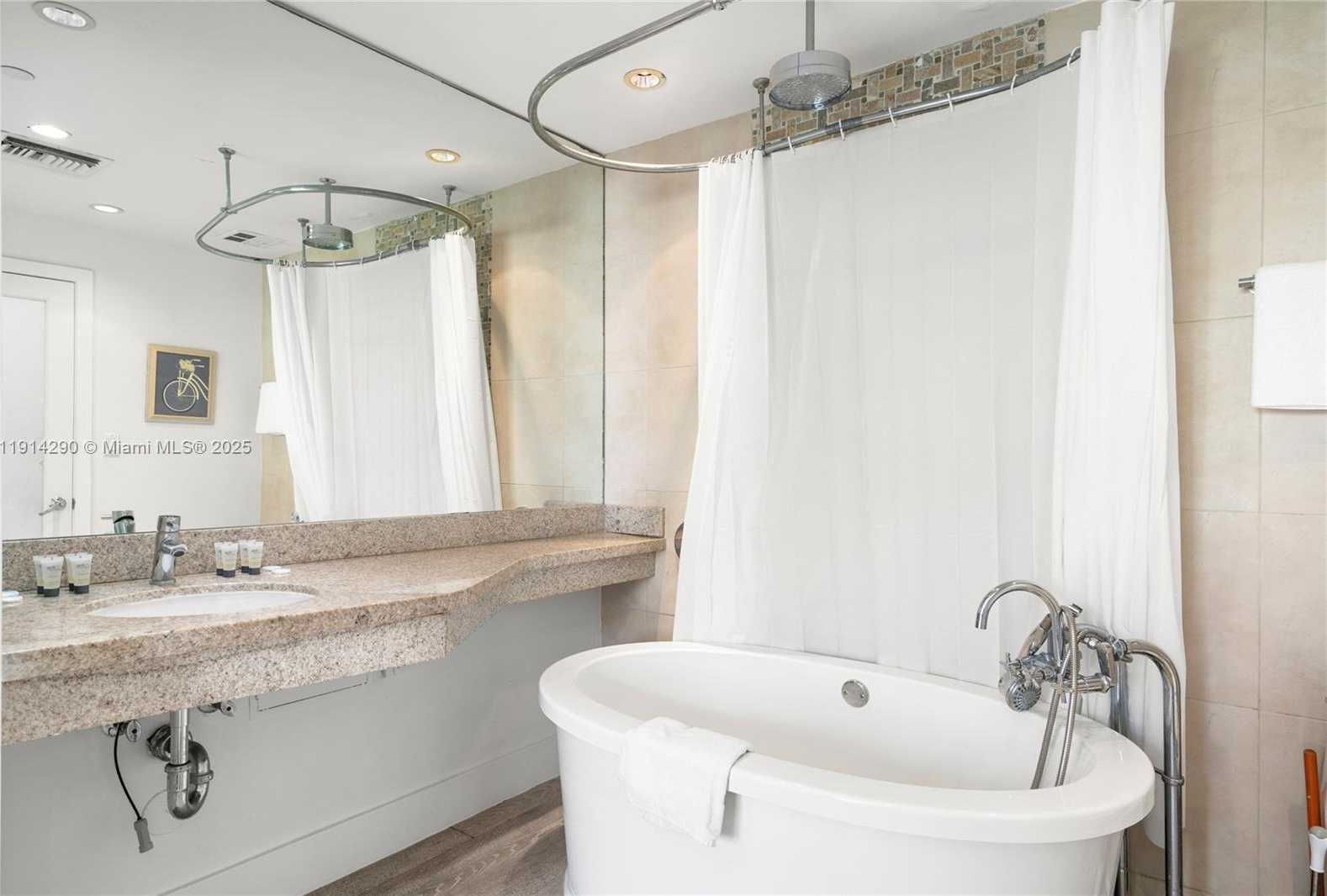 Small Image of 1060 OCEAN DR #D307, Miami Beach Number 11