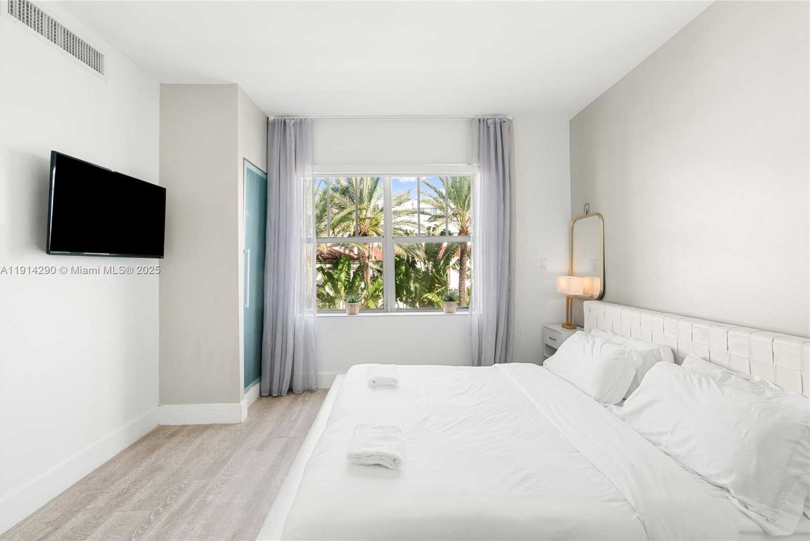 Small Image of 1060 OCEAN DR #D307, Miami Beach Number 12