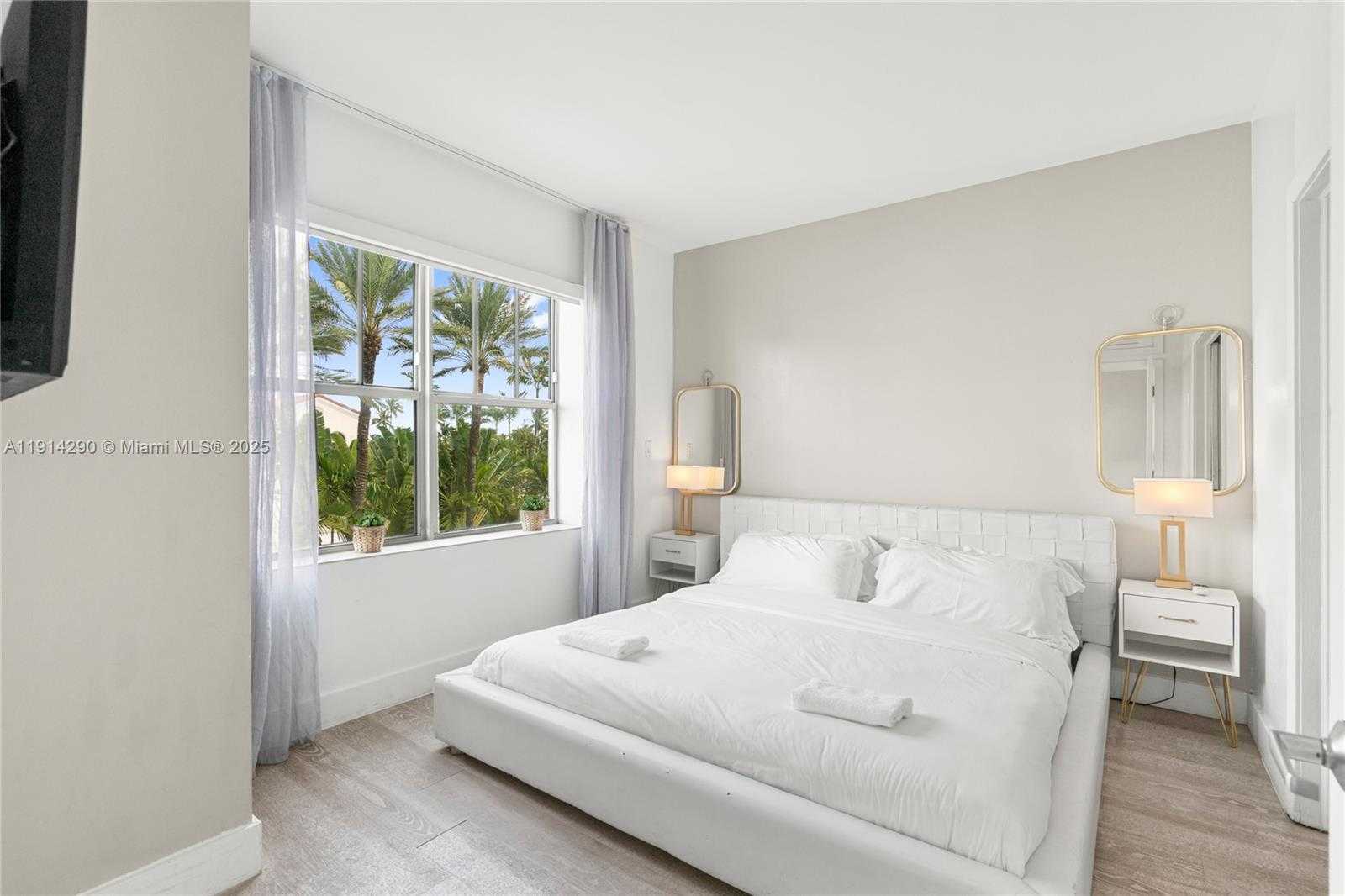 Small Image of 1060 OCEAN DR #D307, Miami Beach Number 15