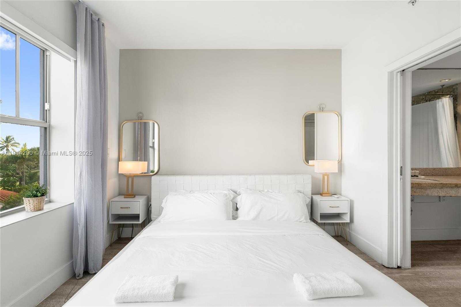 Small Image of 1060 OCEAN DR #D307, Miami Beach Number 16