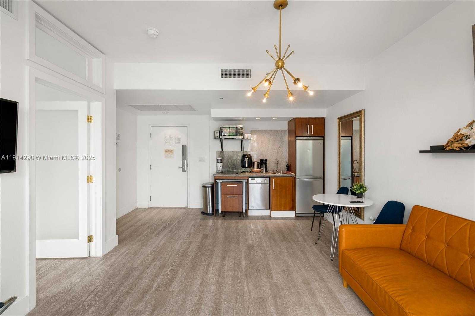 Small Image of 1060 OCEAN DR #D307, Miami Beach Number 26