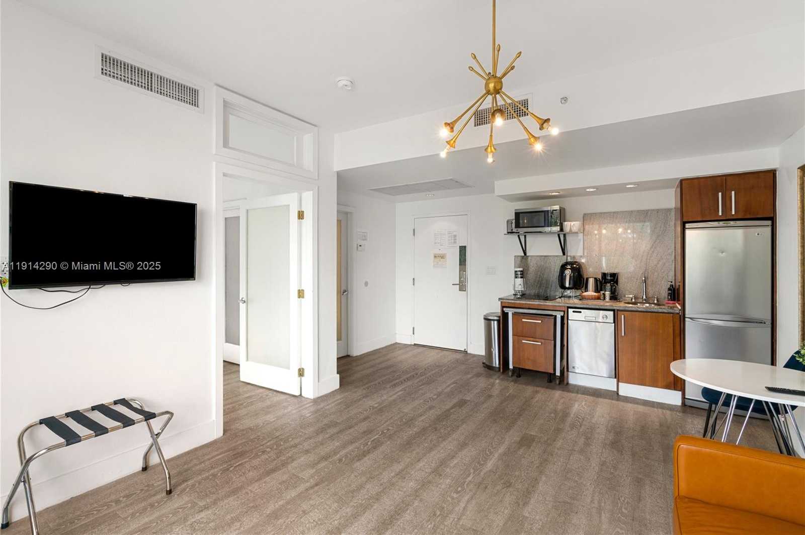 Small Image of 1060 OCEAN DR #D307, Miami Beach Number 27