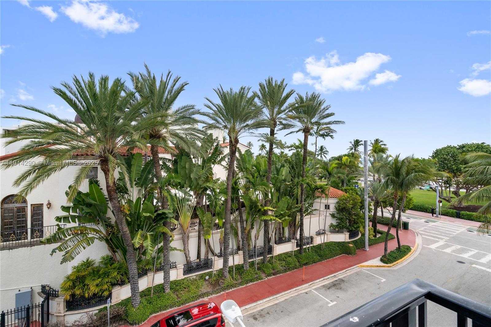 Small Image of 1060 OCEAN DR #D307, Miami Beach Number 4