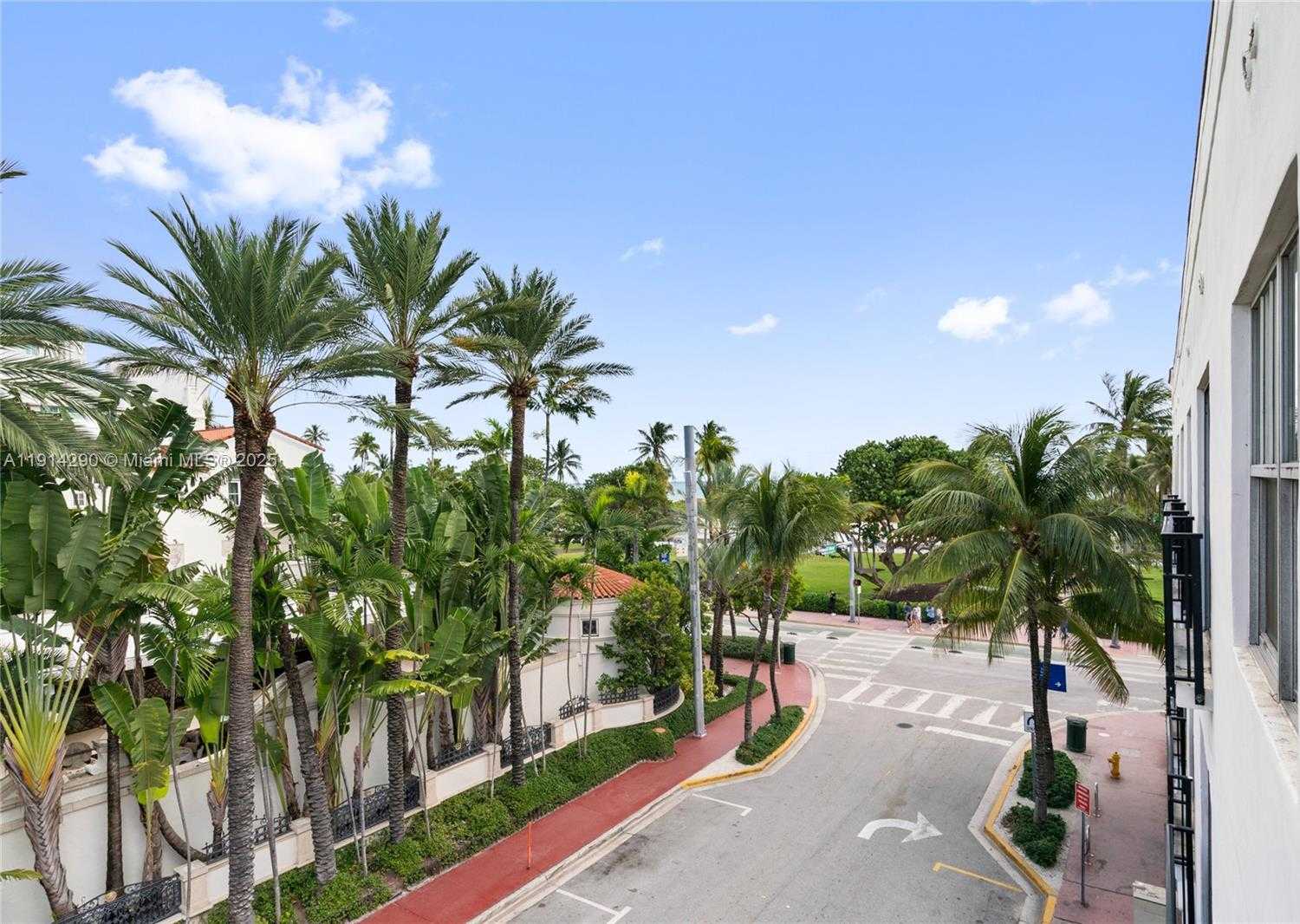 Small Image of 1060 OCEAN DR #D307, Miami Beach Number 5