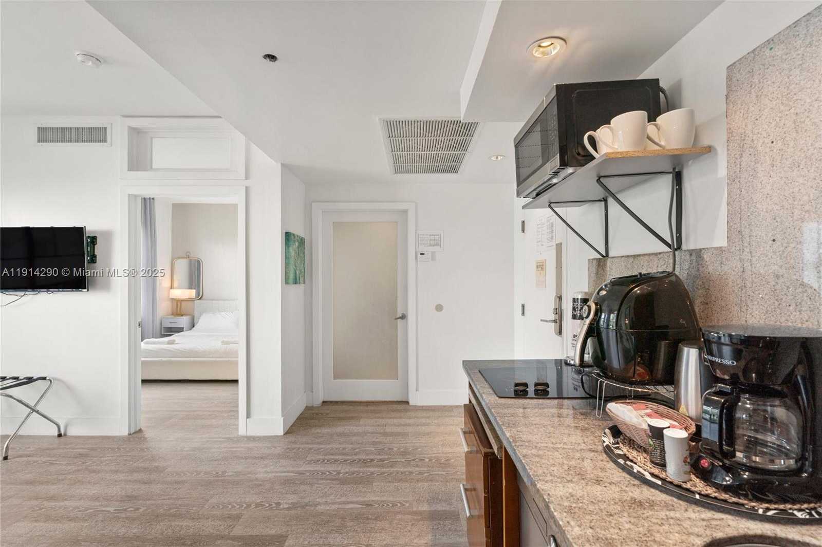 Small Image of 1060 OCEAN DR #D307, Miami Beach Number 6