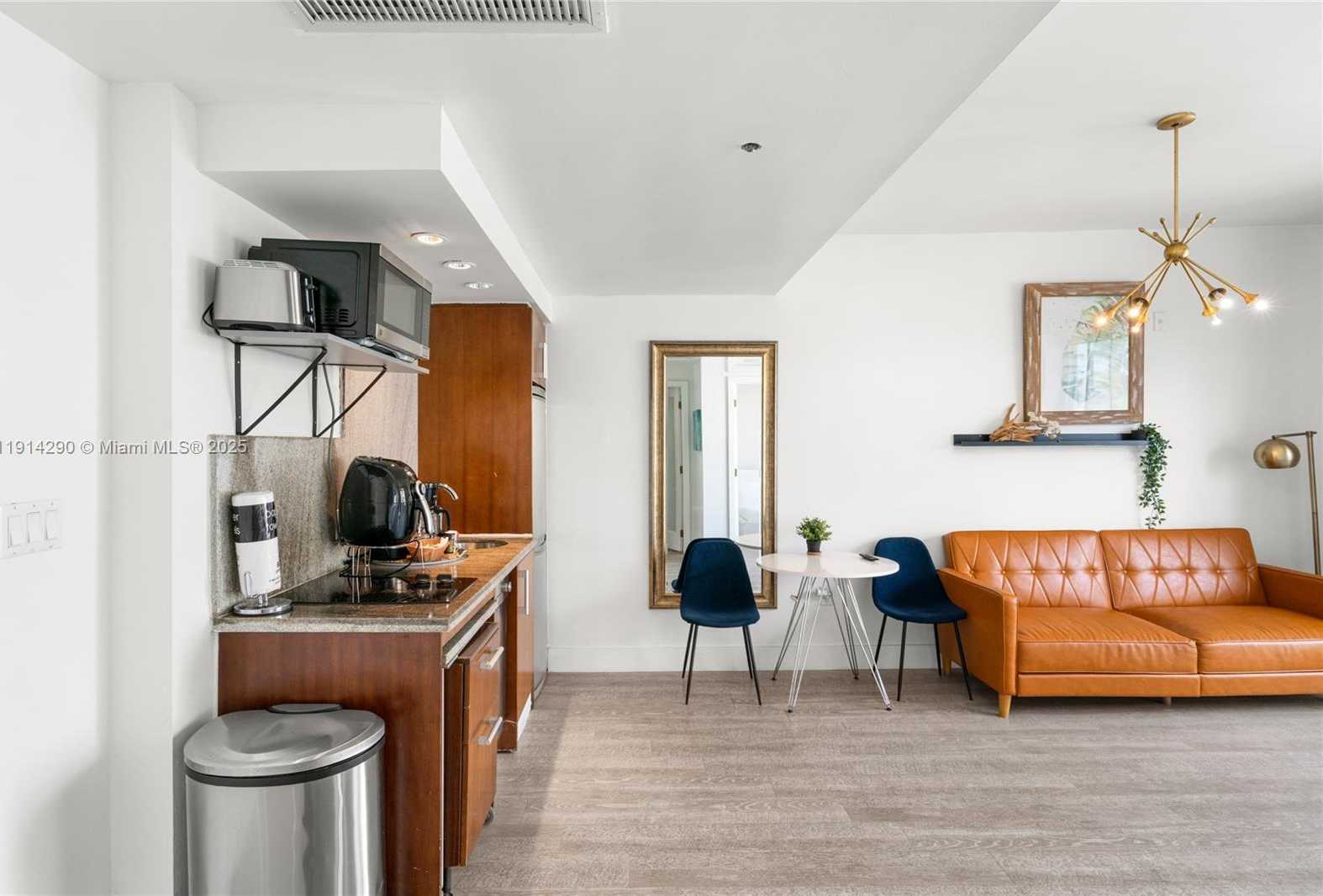 Small Image of 1060 OCEAN DR #D307, Miami Beach Number 7