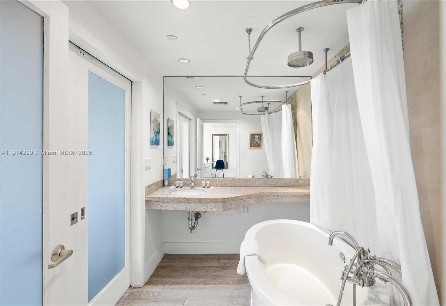 Small Image of 1060 OCEAN DR #D307, Miami Beach Number 8