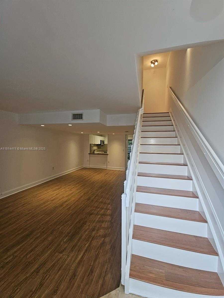 Small Image of 7870 SOUTH WEST 102ND LN, Miami Number 4