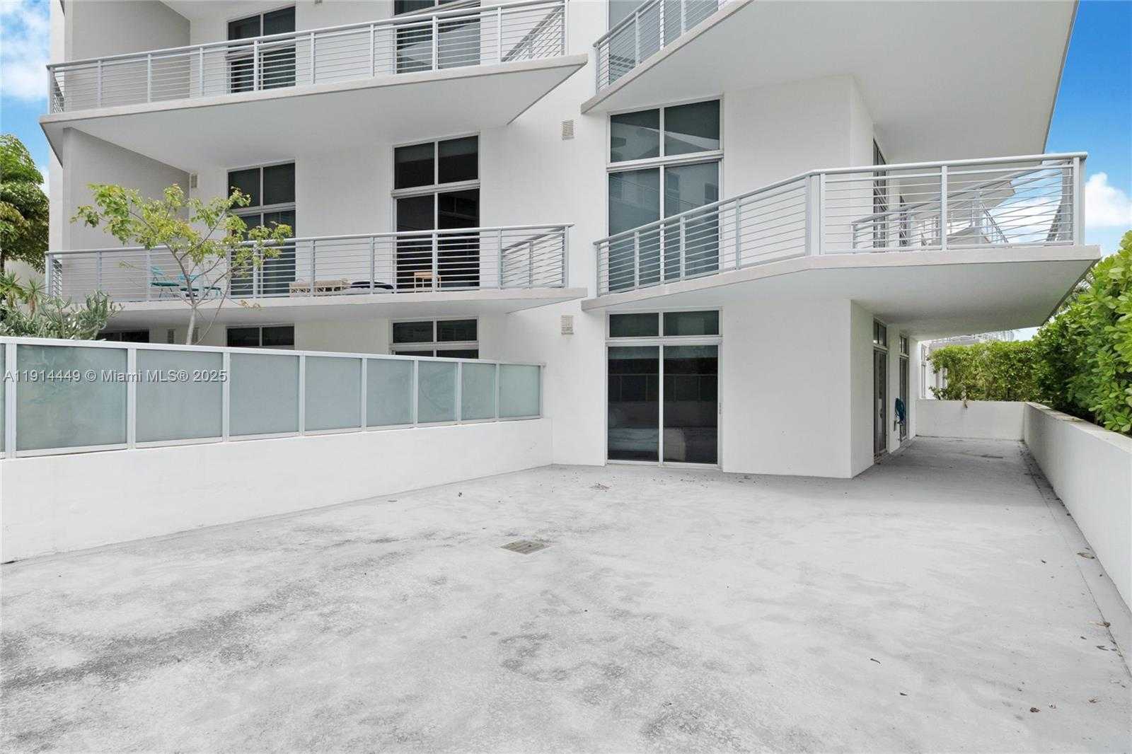 Small Image of 2001 MERIDIAN AVE #314, Miami Beach Number 18