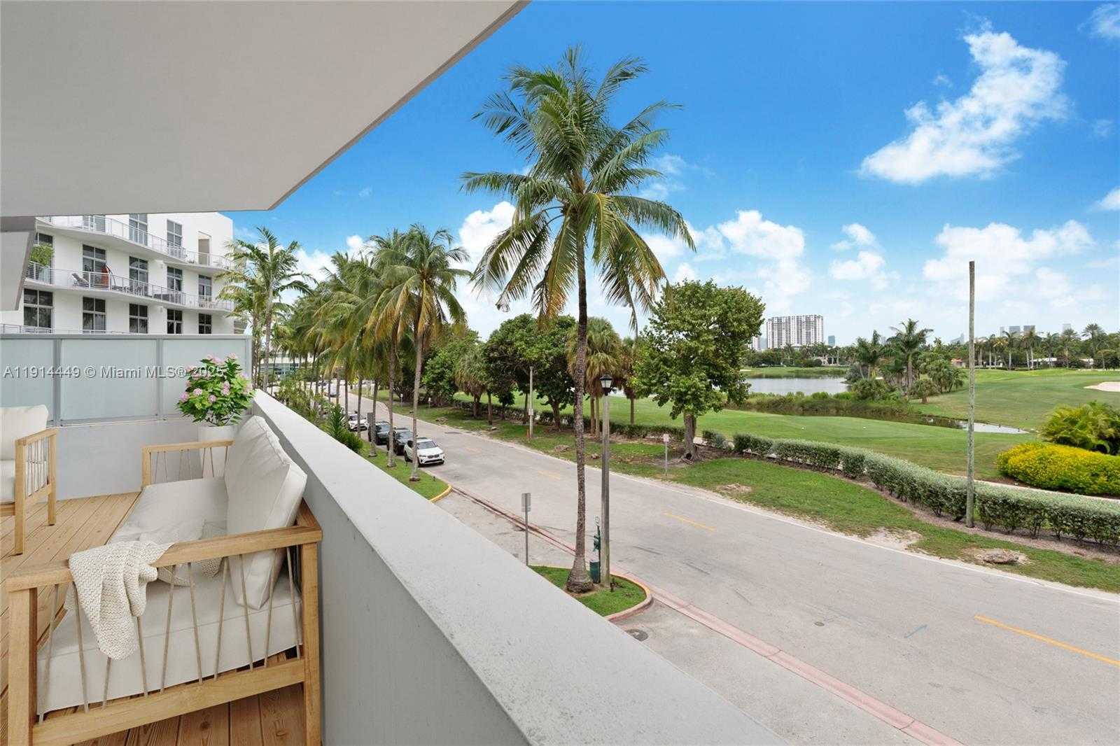 Small Image of 2001 MERIDIAN AVE #314, Miami Beach Number 4