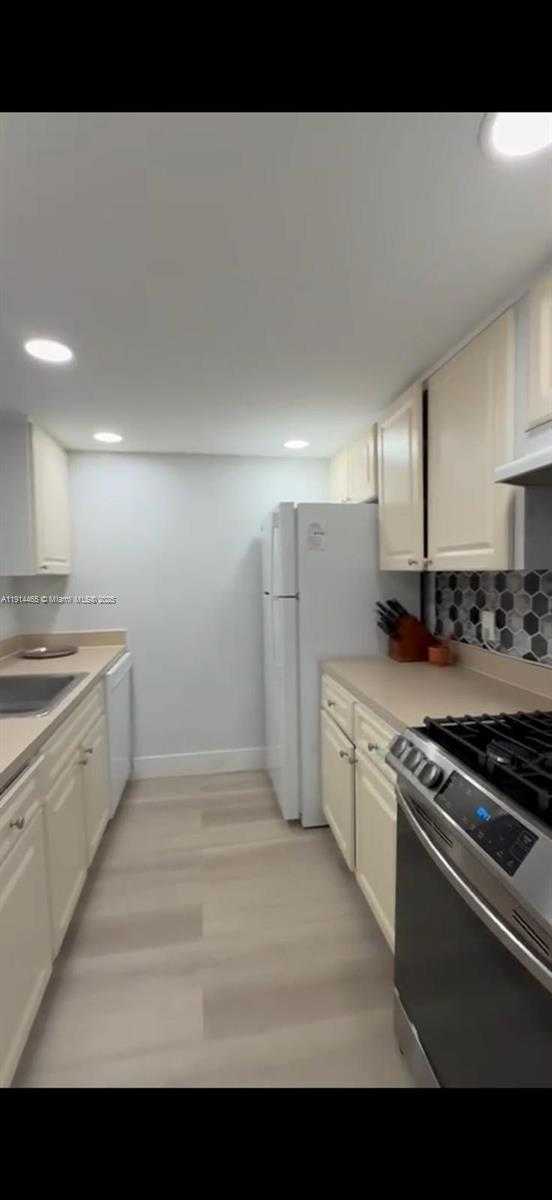 Small Image of 17901 NORTH WEST 68 AVE #T-205, Hialeah Number 2