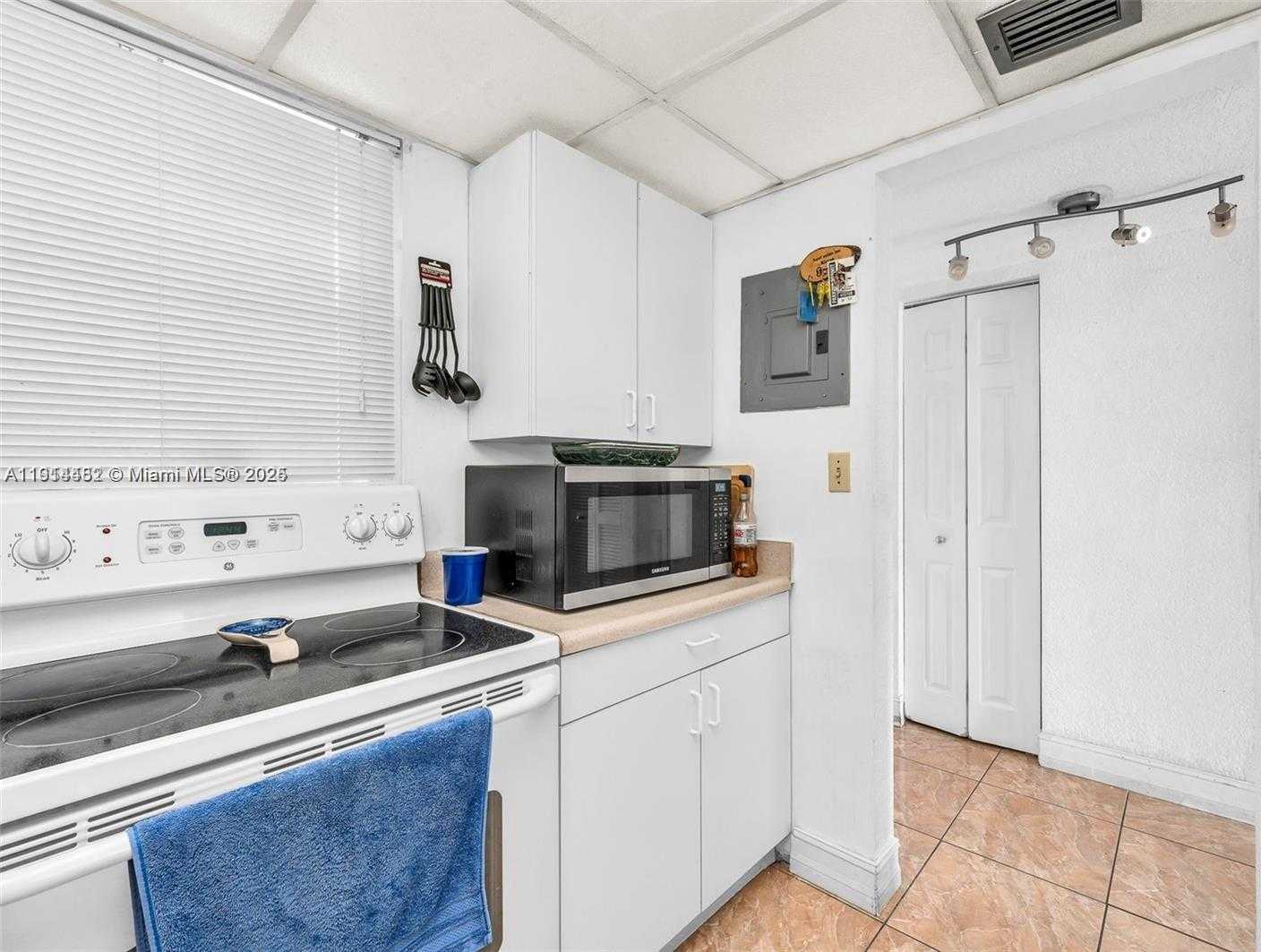 Small Image of 6600 WEST 2ND CT #24, Hialeah Number 9