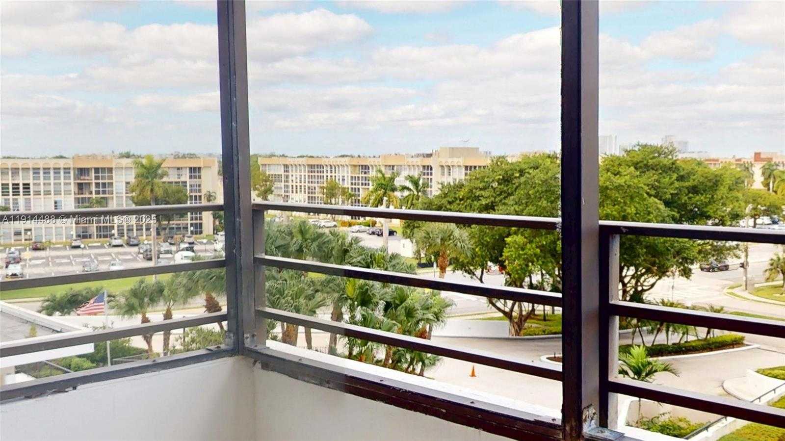 Small Image of 600 THREE ISLANDS BLVD #402, Hallandale Beach Number 38