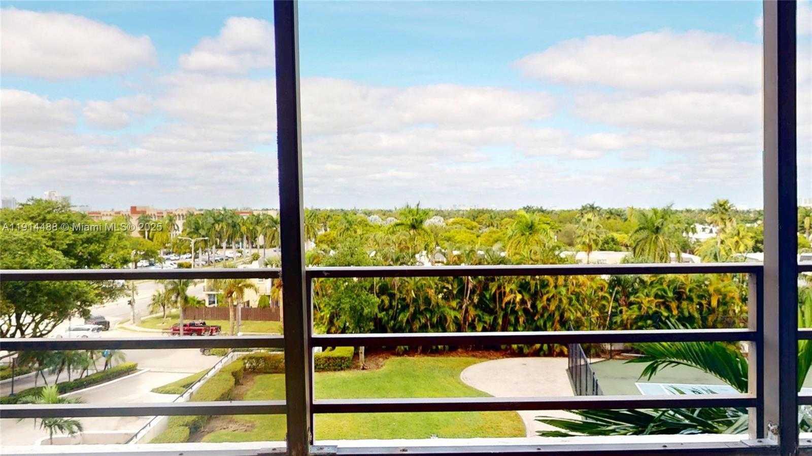 Small Image of 600 THREE ISLANDS BLVD #402, Hallandale Beach Number 41