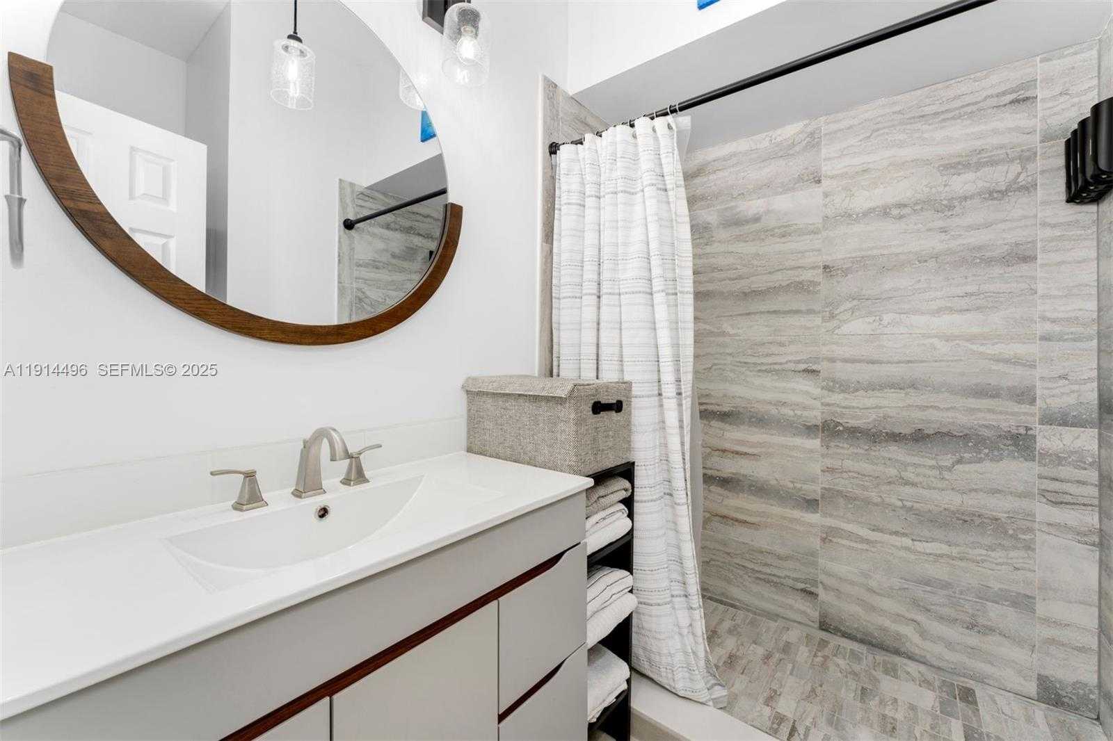 Small Image of 2404 NORTH EAST 135TH ST #2404, North Miami Number 17