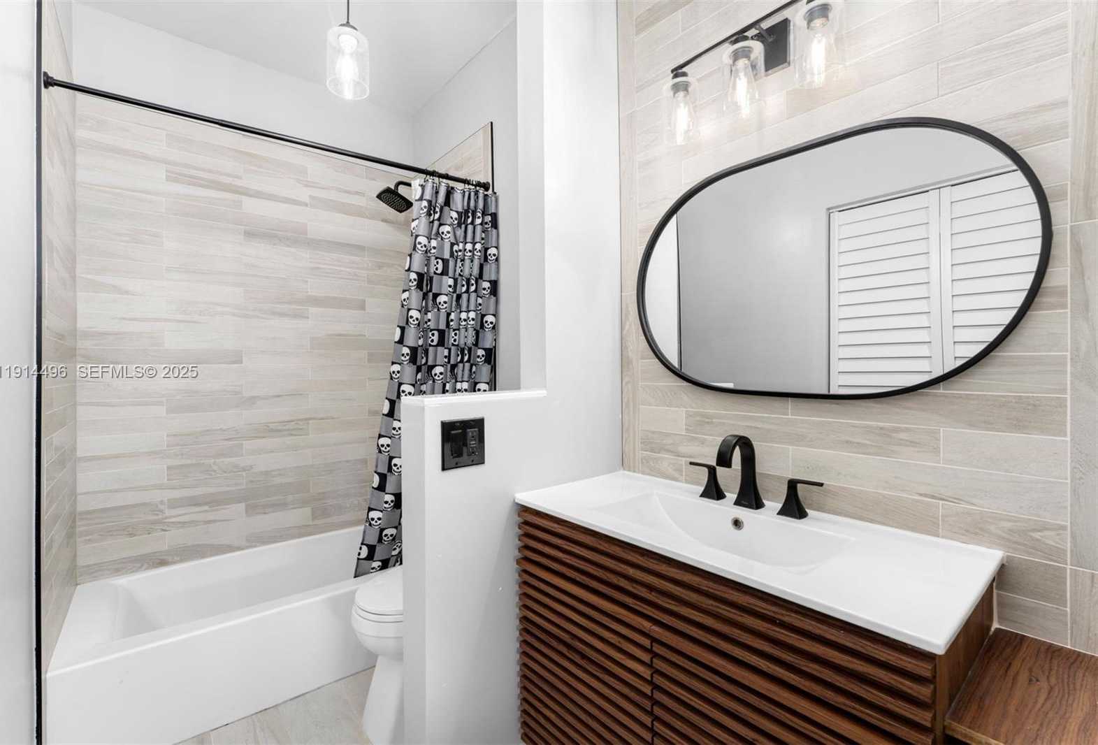 Small Image of 2404 NORTH EAST 135TH ST #2404, North Miami Number 27