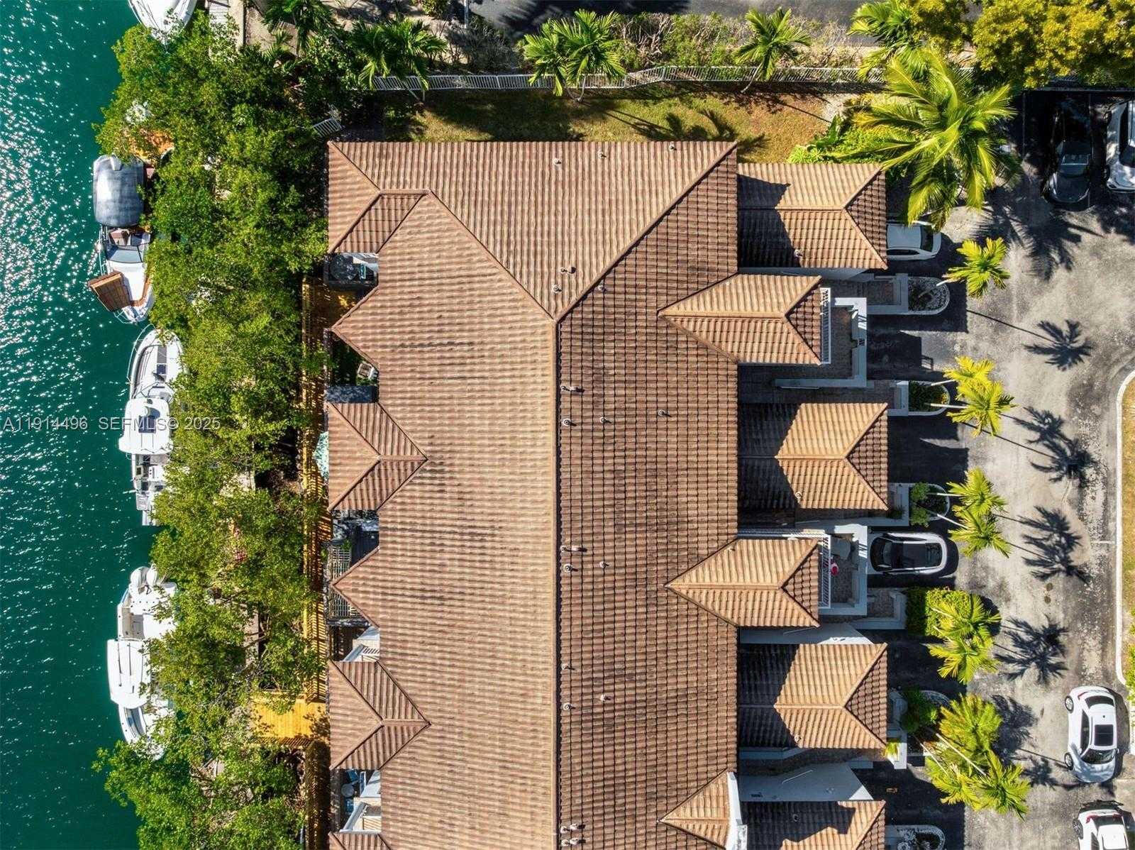 Small Image of 2404 NORTH EAST 135TH ST #2404, North Miami Number 3