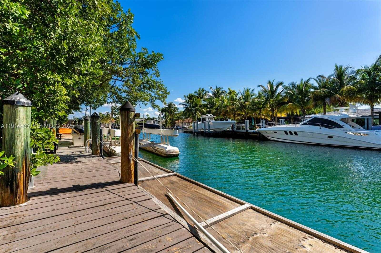 Small Image of 2404 NORTH EAST 135TH ST #2404, North Miami Number 6