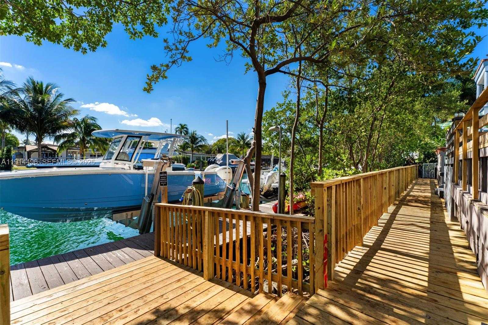 Small Image of 2404 NORTH EAST 135TH ST #2404, North Miami Number 9