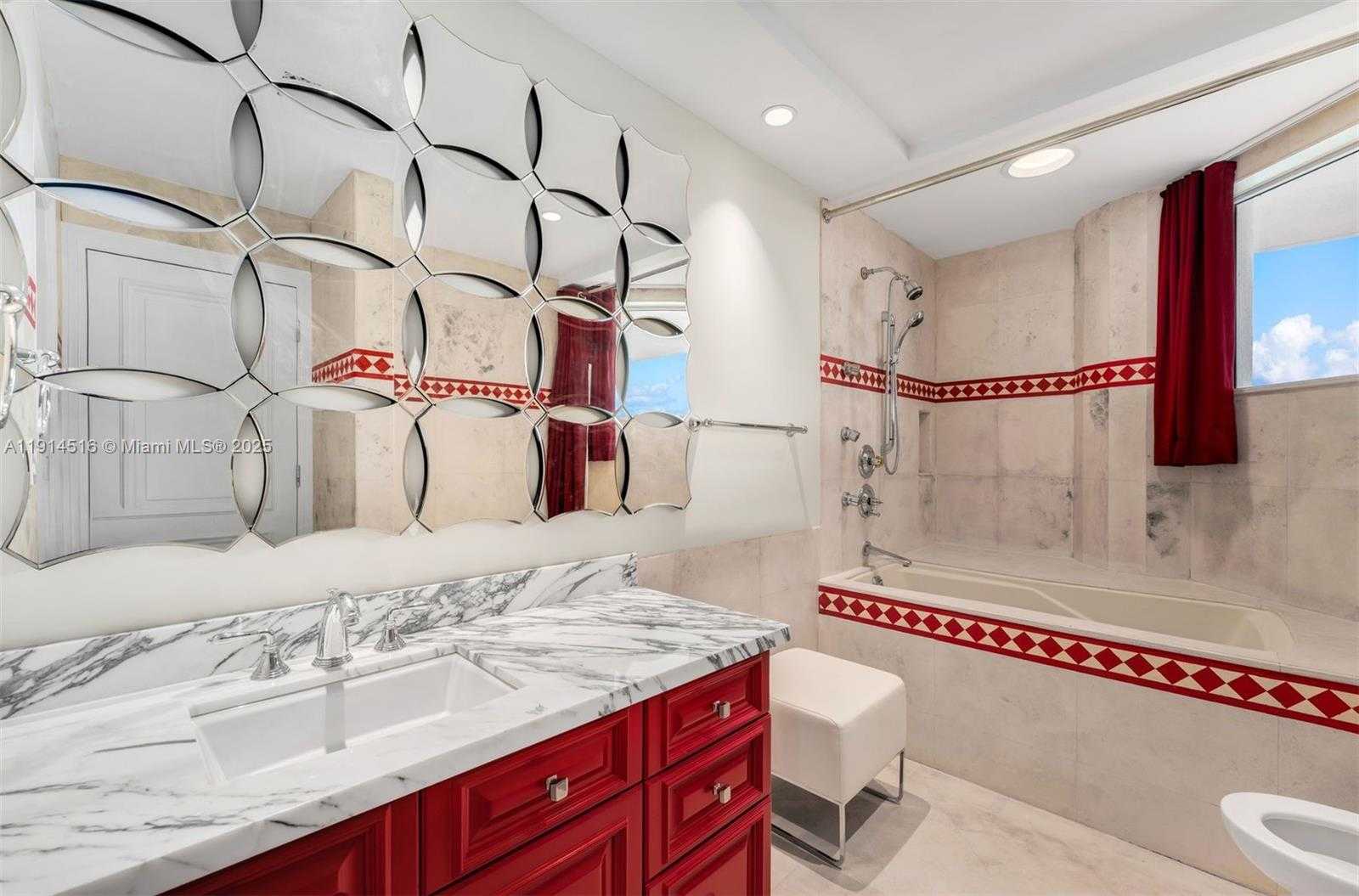 Small Image of 5025 COLLINS AVE #PH-1, Miami Beach Number 35