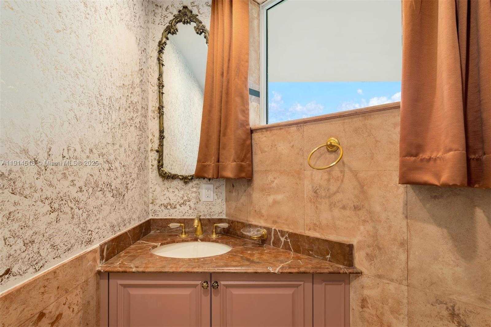 Small Image of 5025 COLLINS AVE #PH-1, Miami Beach Number 40