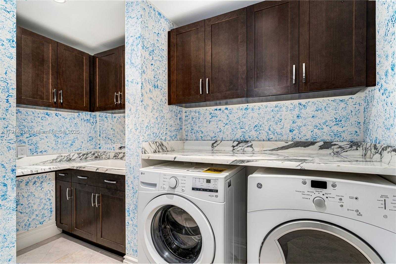 Small Image of 5025 COLLINS AVE #PH-1, Miami Beach Number 44