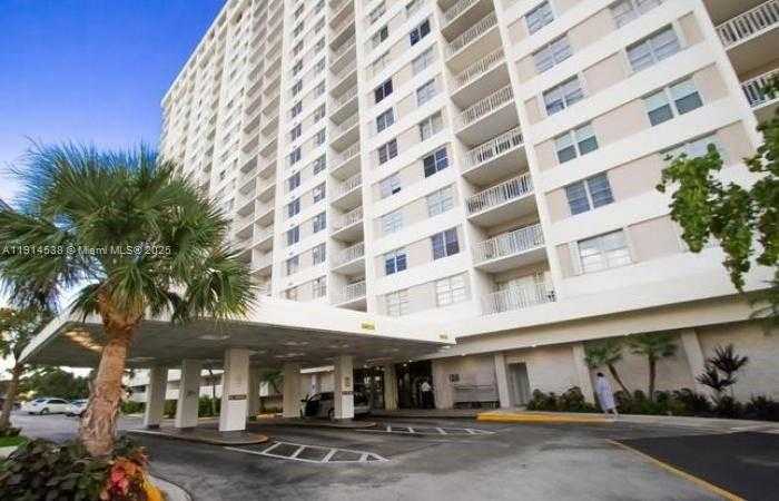 Small Image of 500 BAYVIEW DR #125, Sunny Isles Beach Number 2