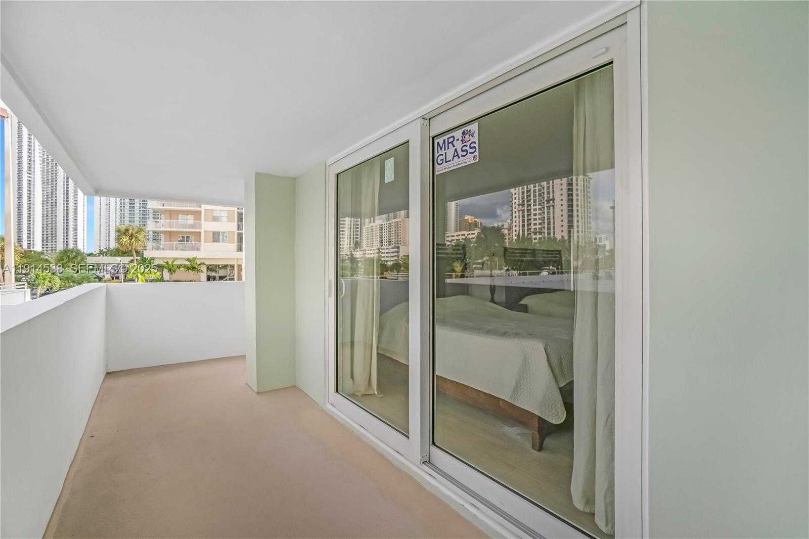 Small Image of 500 BAYVIEW DR #125, Sunny Isles Beach Number 21