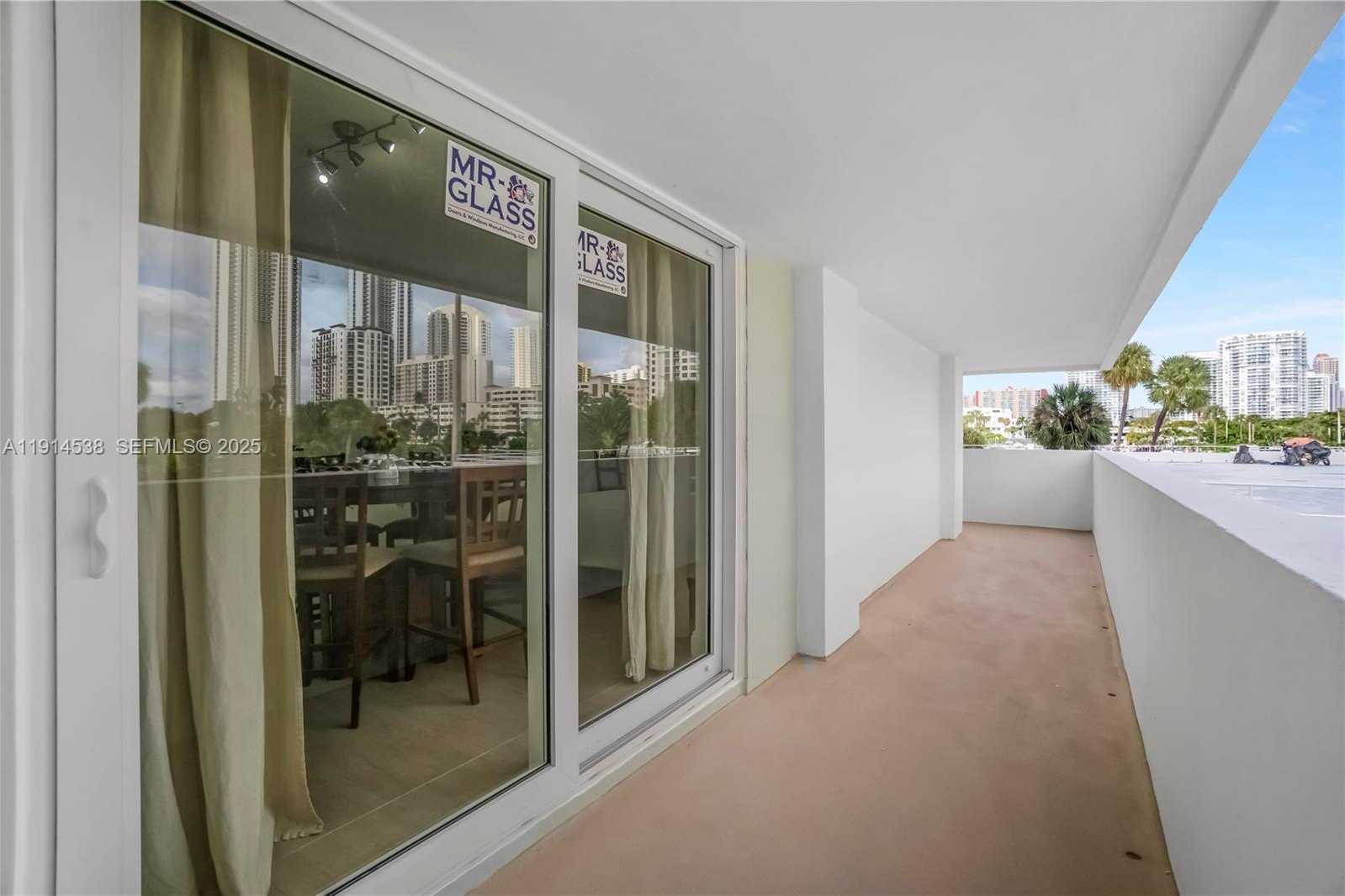 Small Image of 500 BAYVIEW DR #125, Sunny Isles Beach Number 26