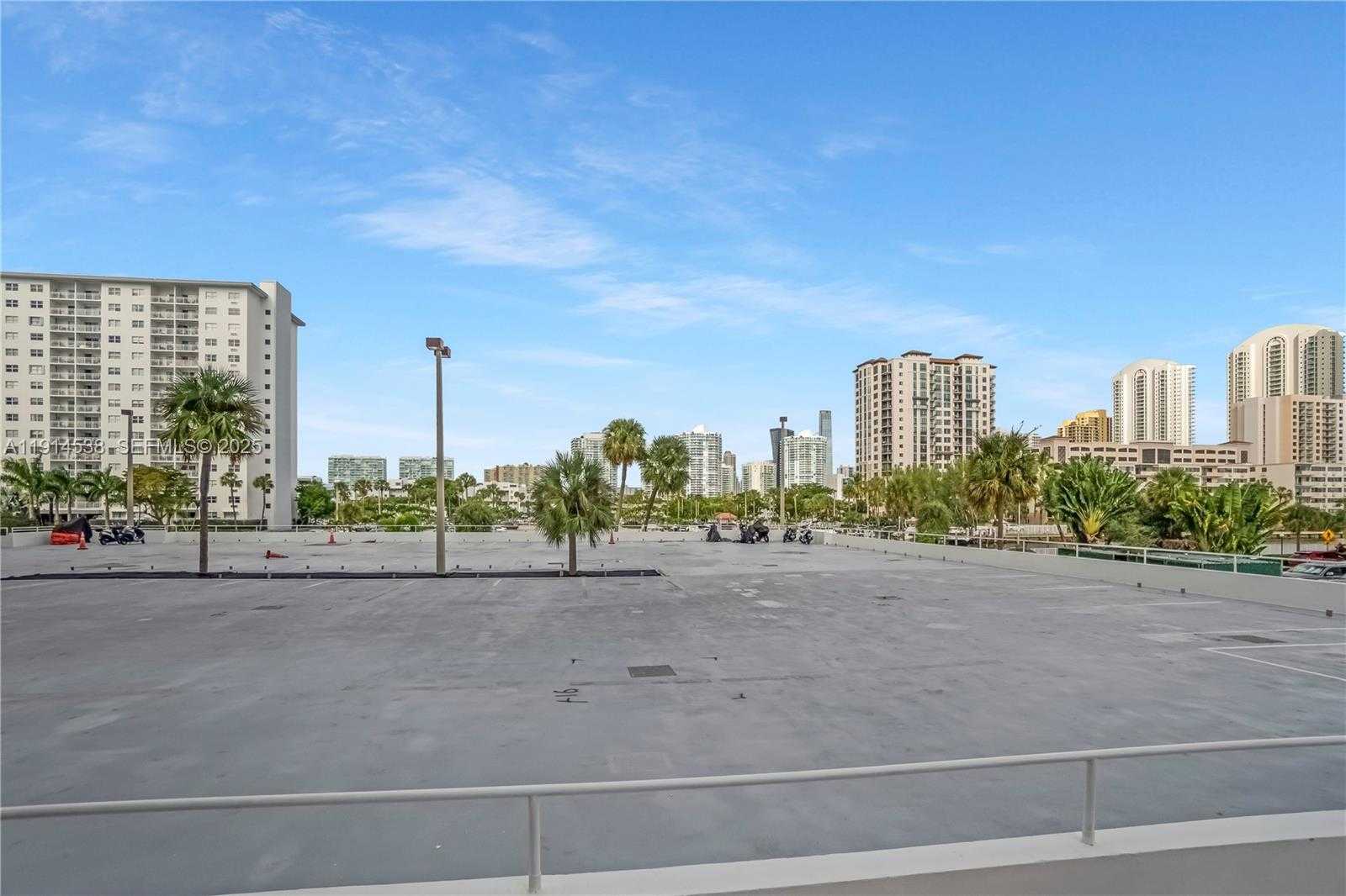 Small Image of 500 BAYVIEW DR #125, Sunny Isles Beach Number 27