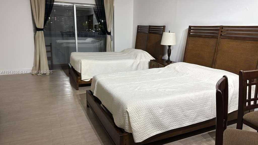 Small Image of 500 BAYVIEW DR #125, Sunny Isles Beach Number 4