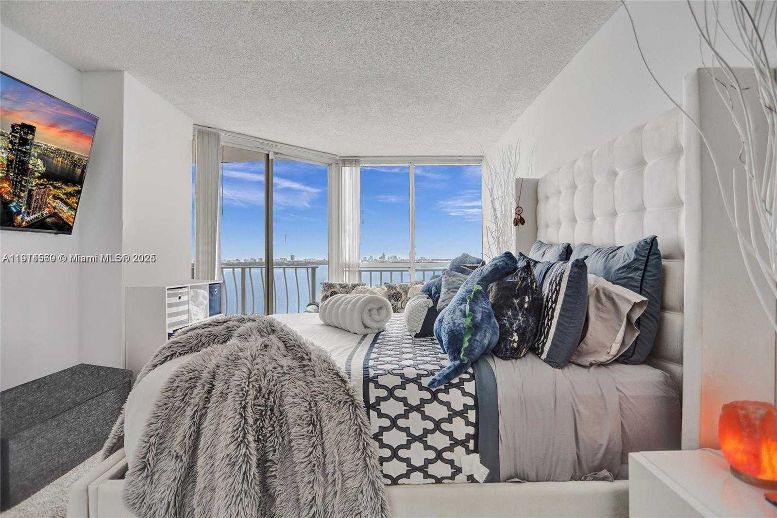 Small Image of 7601 EAST TREASURE DR #2421, North Bay Village Number 16