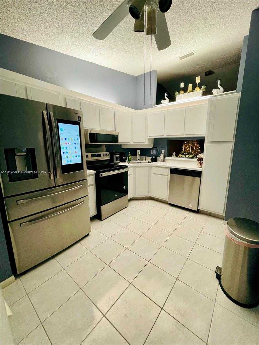 Small Image of 1025 GREEN PINE BLVD #B, West Palm Beach Number 3