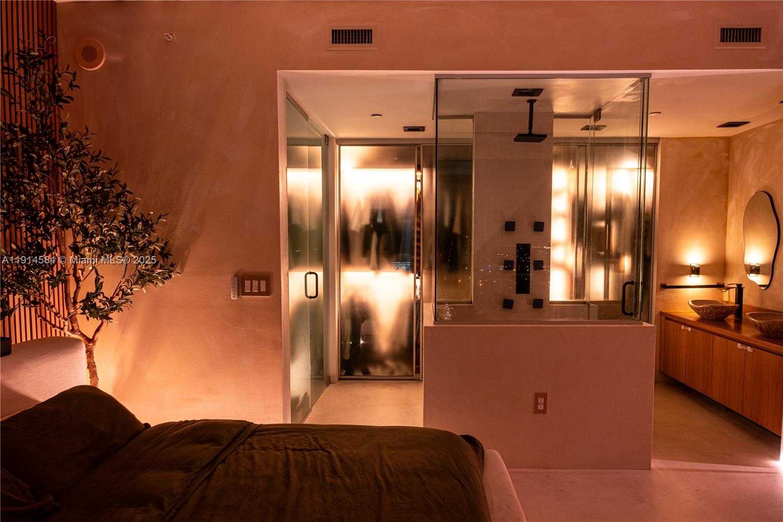 Small Image of 1040 BISCAYNE BLVD #2905, Miami Number 11