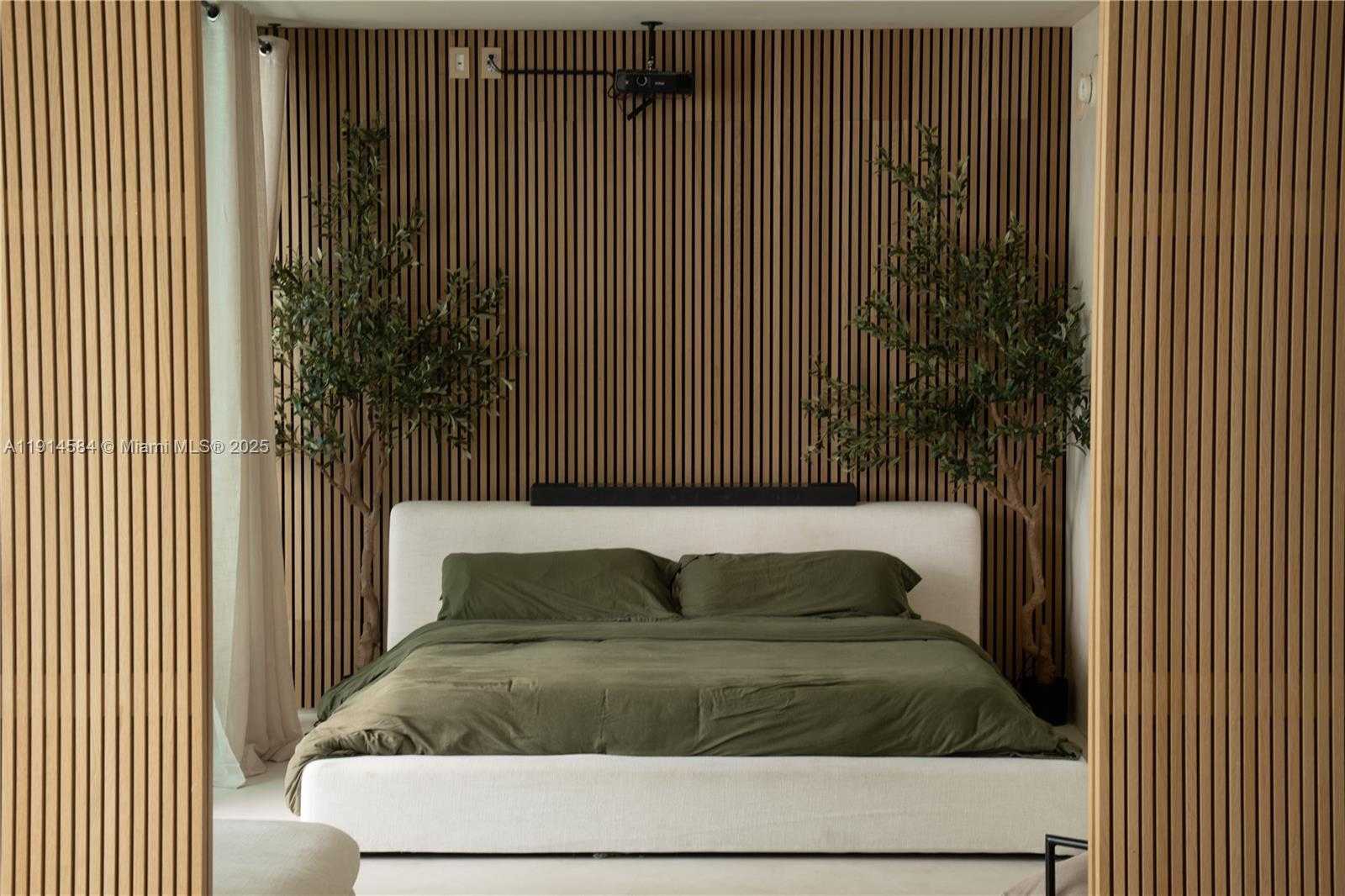 Small Image of 1040 BISCAYNE BLVD #2905, Miami Number 2