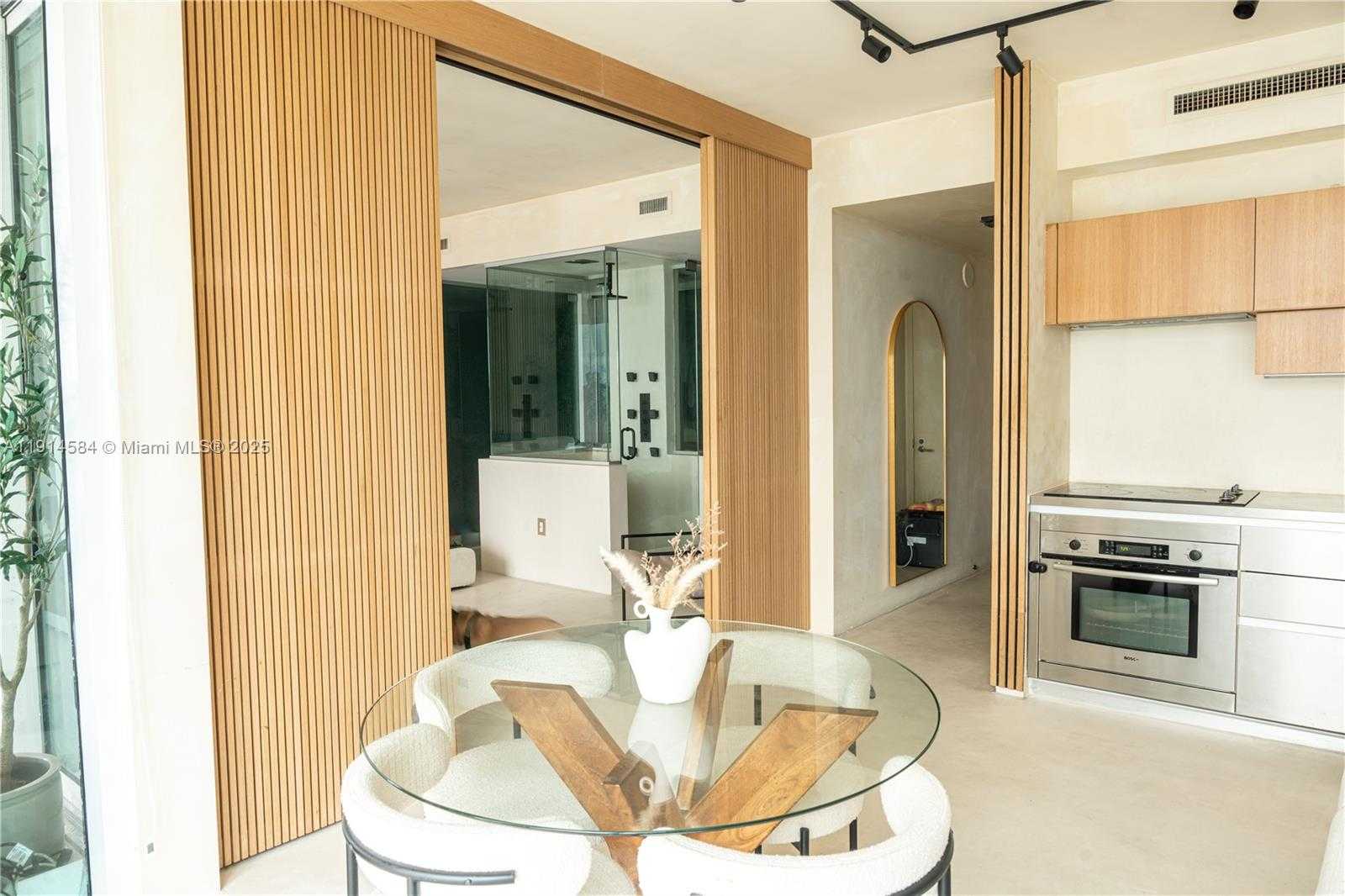 Small Image of 1040 BISCAYNE BLVD #2905, Miami Number 3