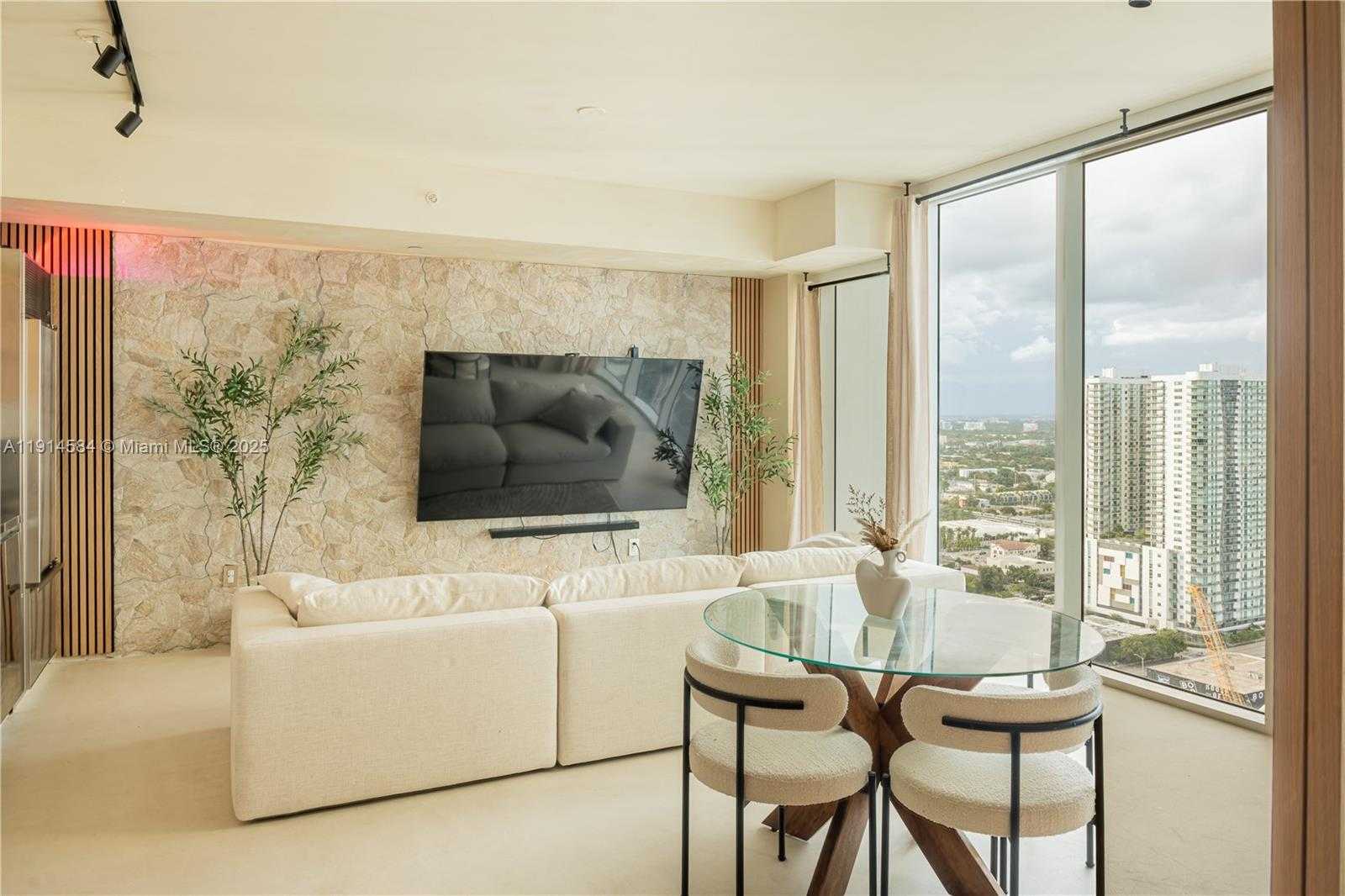 Small Image of 1040 BISCAYNE BLVD #2905, Miami Number 5