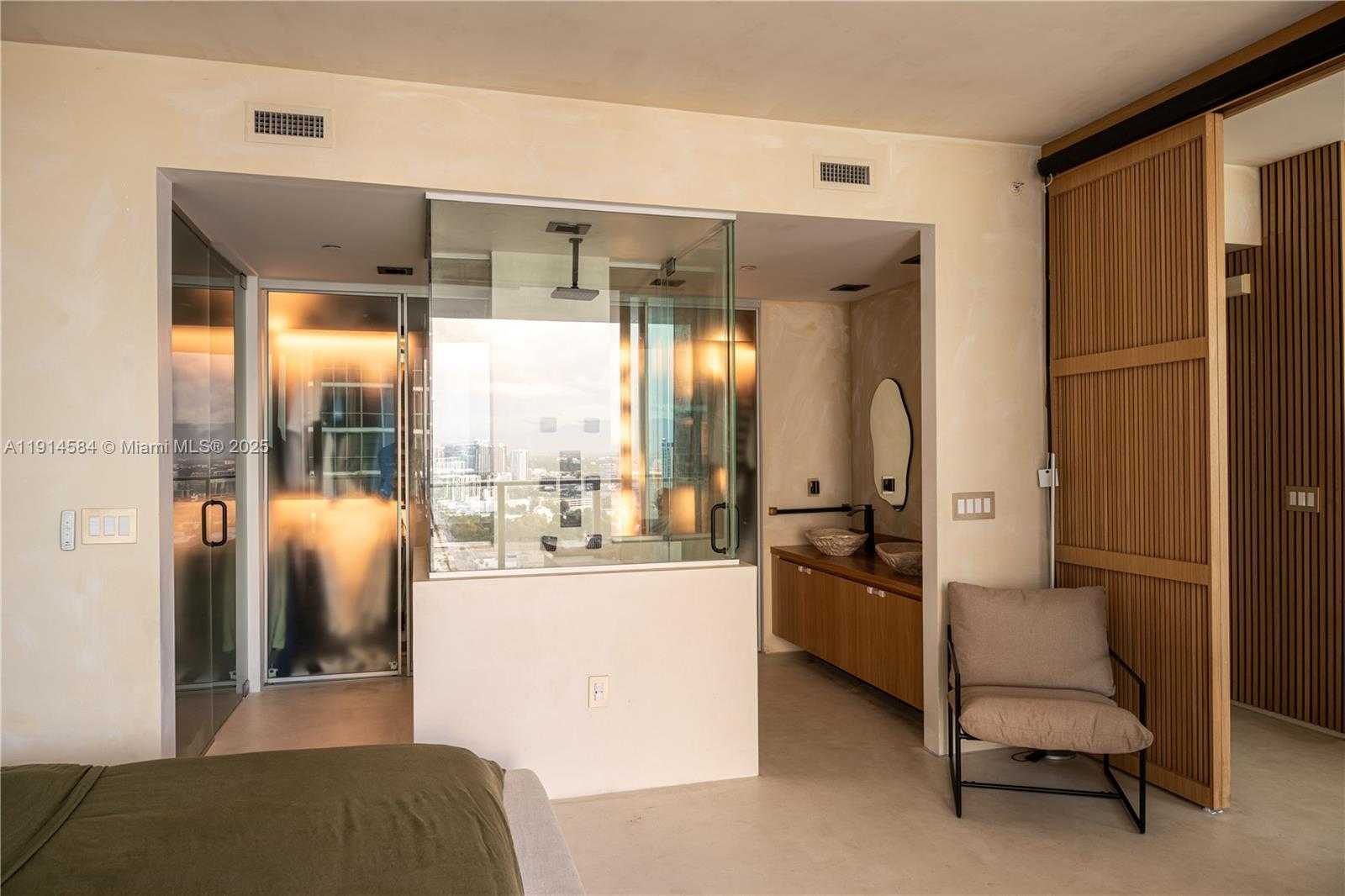 Small Image of 1040 BISCAYNE BLVD #2905, Miami Number 7