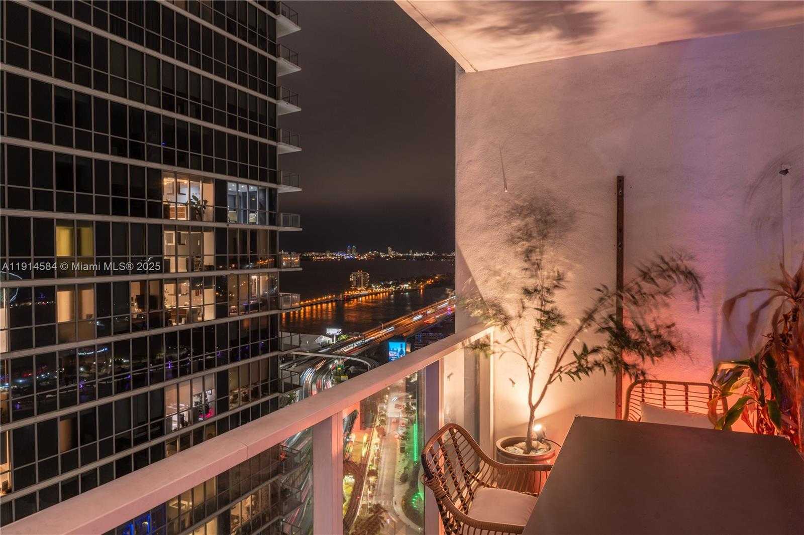 Small Image of 1040 BISCAYNE BLVD #2905, Miami Number 9