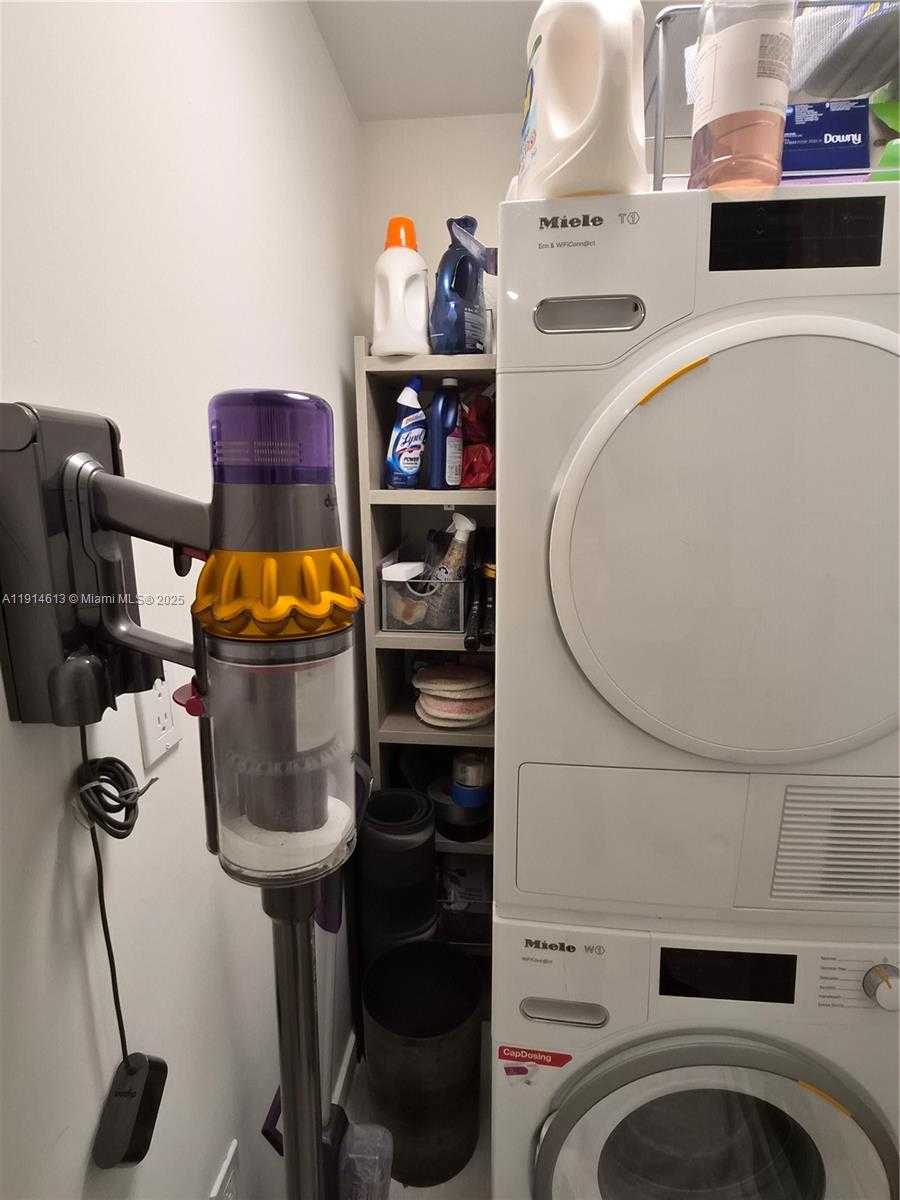 Small Image of 1000 SOUTH EAST BRICKELL PLZ #2101, Miami Number 43