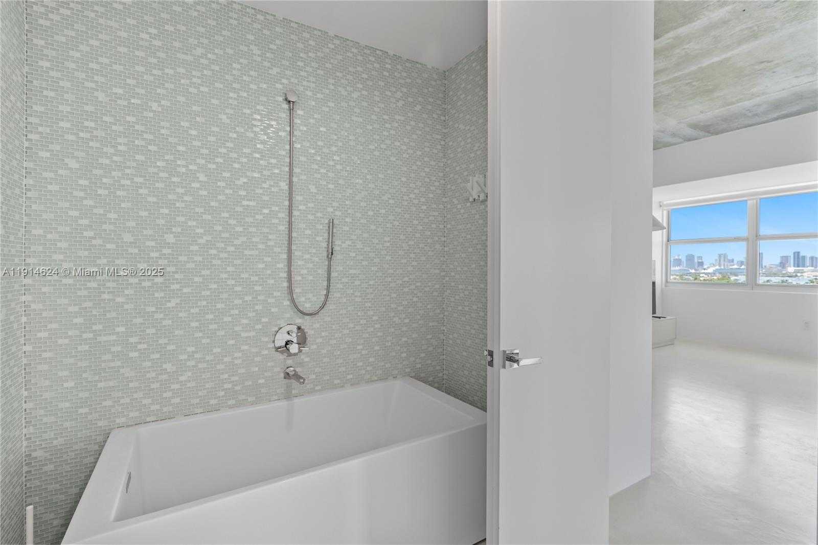 Small Image of 3 ISLAND AVE #PHD 15D, Miami Beach Number 28