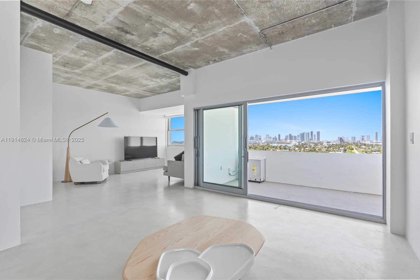 Small Image of 3 ISLAND AVE #PHD 15D, Miami Beach Number 4