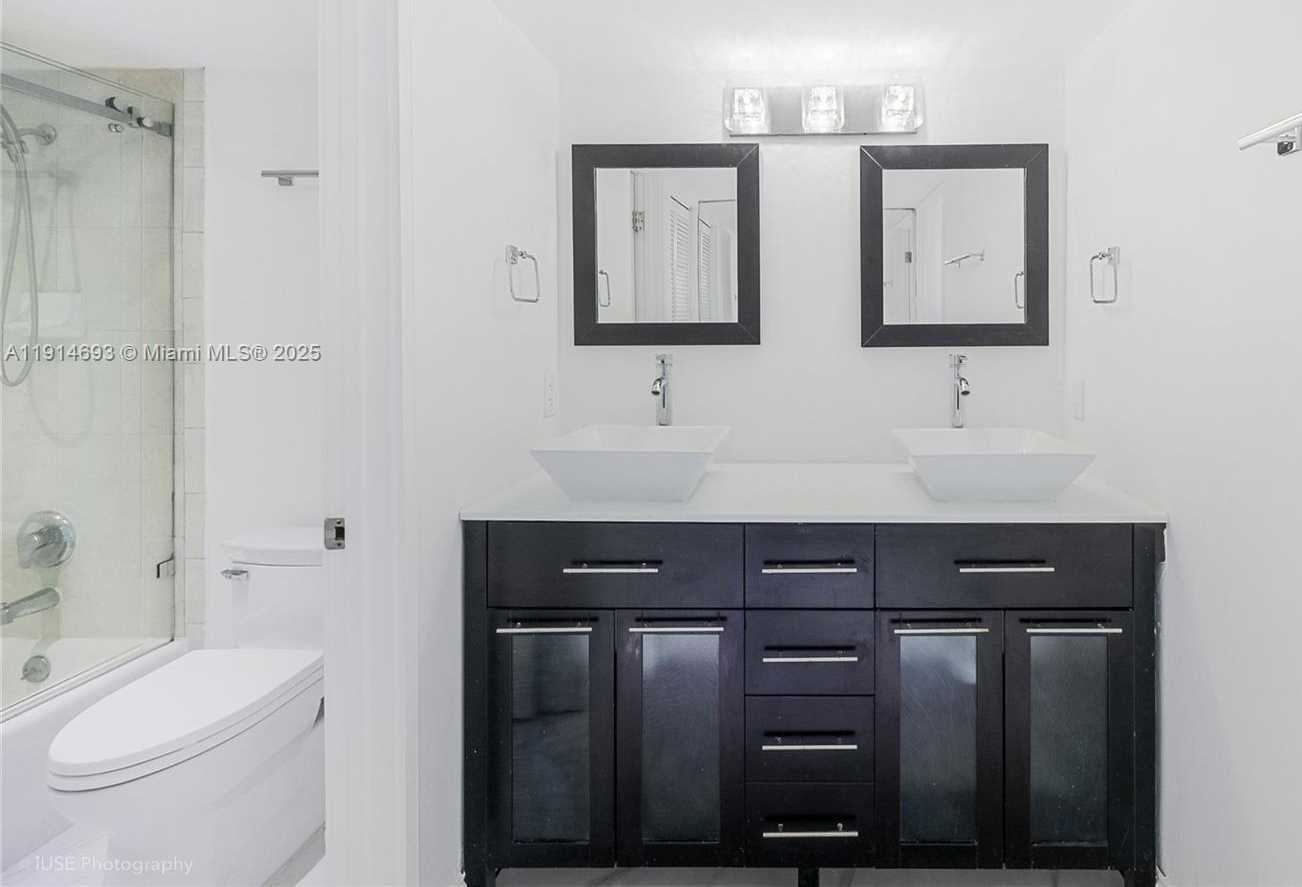 Small Image of 2016 BAY DR #904, Miami Beach Number 14