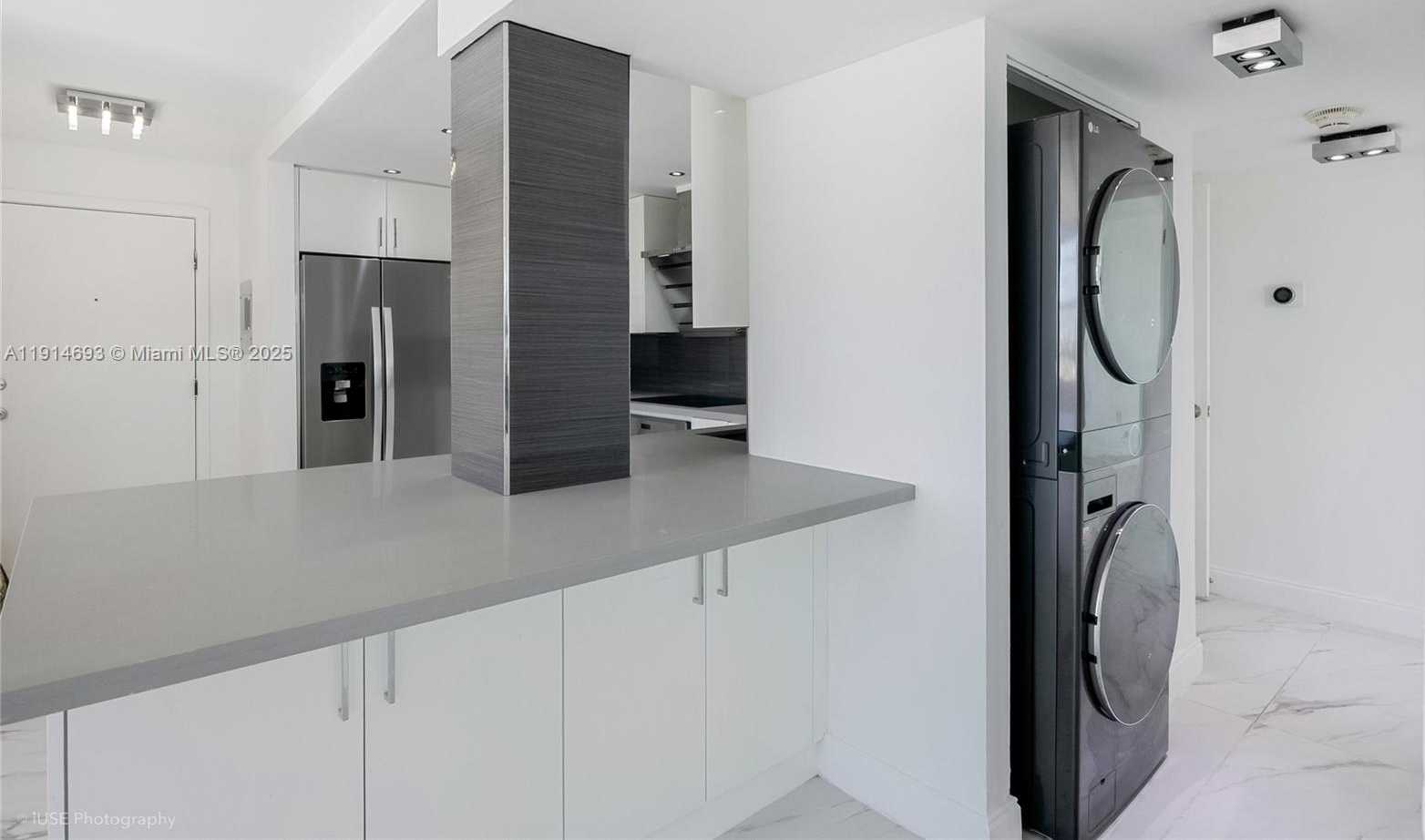 Small Image of 2016 BAY DR #904, Miami Beach Number 5