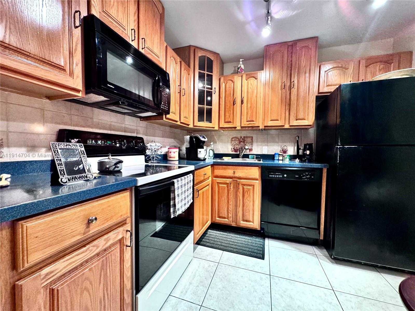 Small Image of 3475 NORTH COUNTRY CLUB DR #610, Aventura Number 2