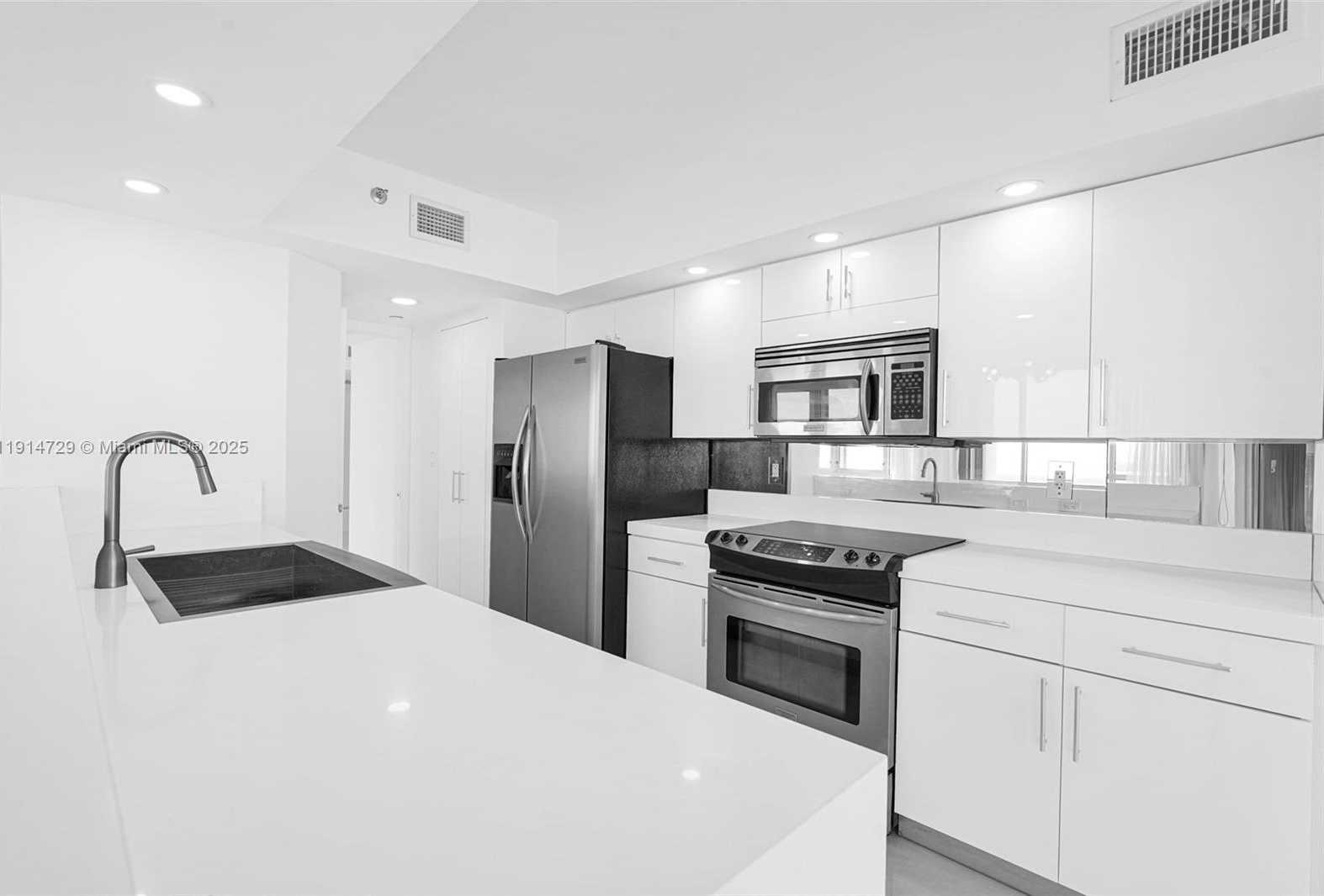 Small Image of 16485 COLLINS AVE #1236, Sunny Isles Beach Number 12